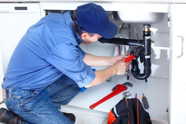 a male plumber fixing a toilet from Emergency Plumber Plano in Plano, TX 